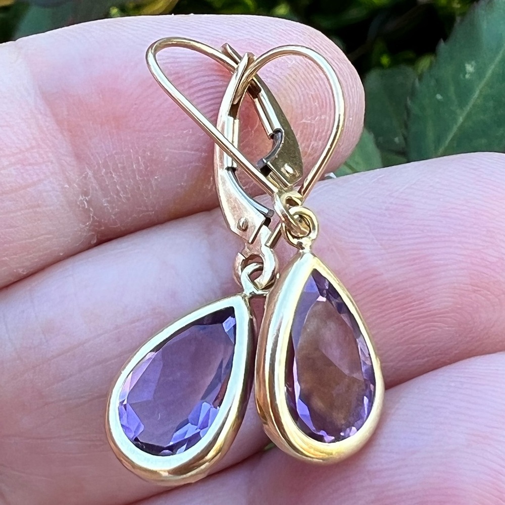 14K YELLOW GOLD PEAR SHAPE AMETHYST DANGLE DROP LEVER BACK EARRINGS